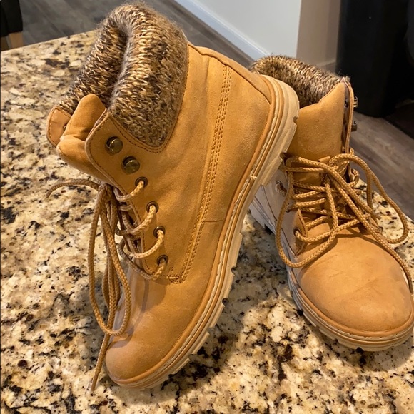 white mountain boots waterproof